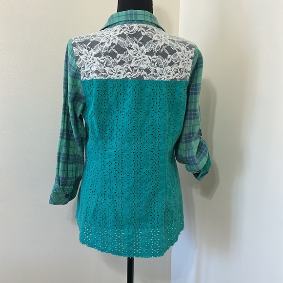 Miss Me Embroidered Flannel Button Down Shirt. Ladies Medium. - Picture 3 of 13